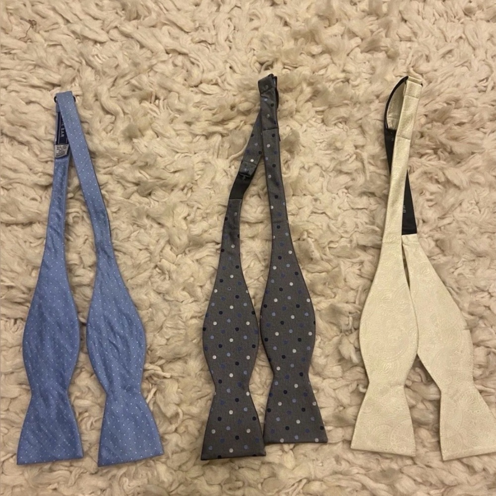 The Tie Bar Blue, Gray, and Cream Bow Ties